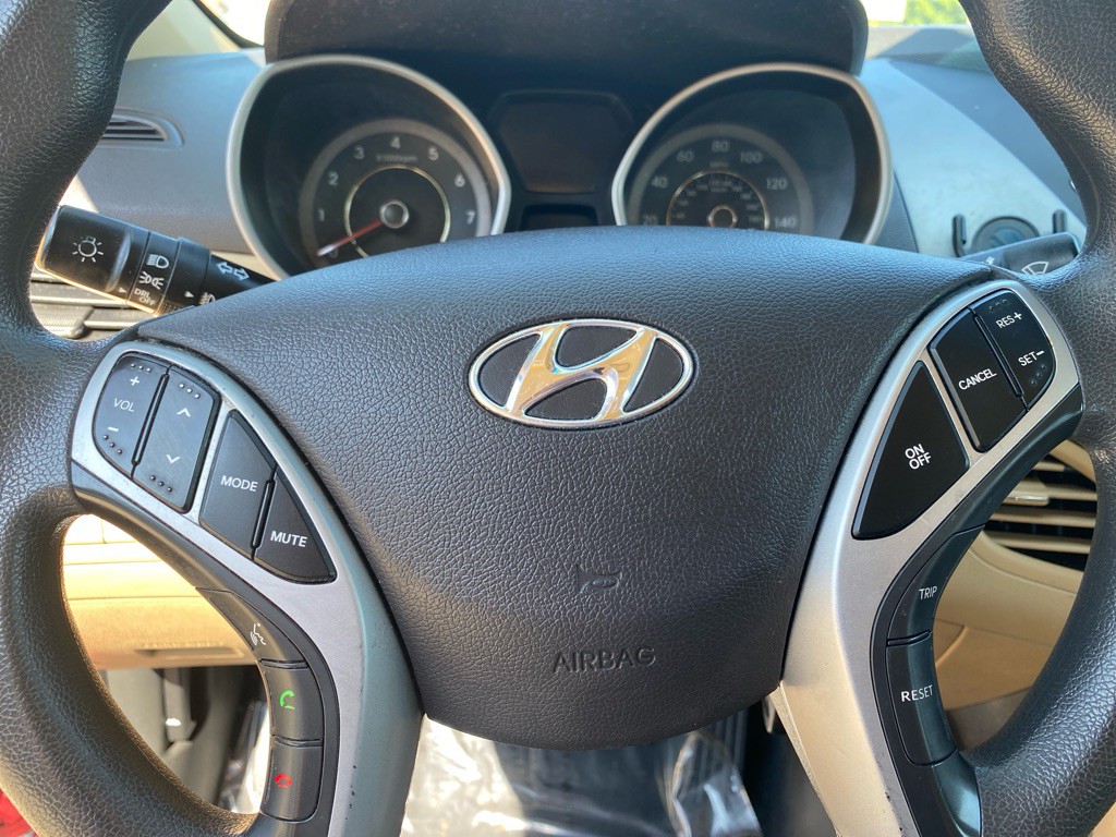 2012 Hyundai Elantra Image 15