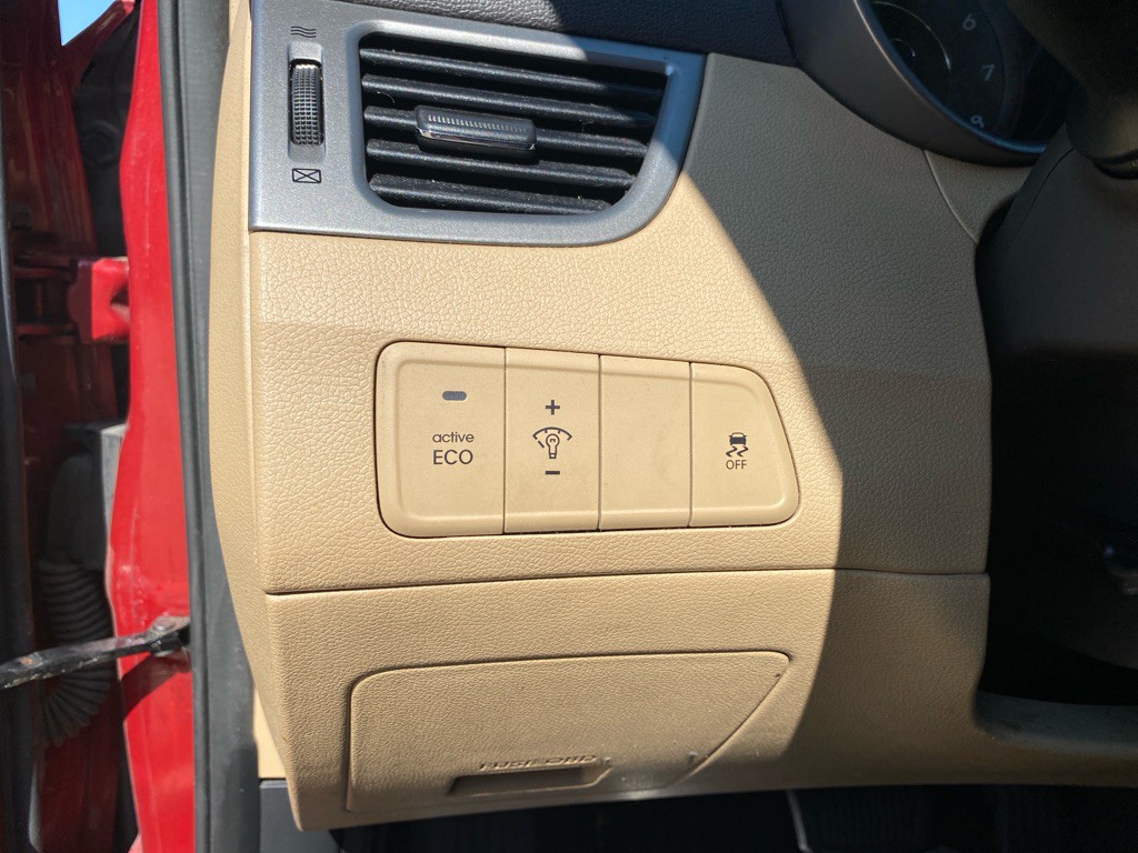 2012 Hyundai Elantra Image 16