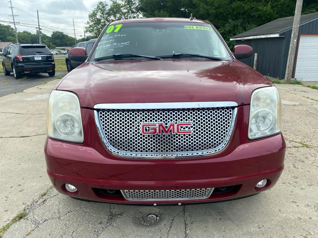 2007 GMC Yukon Image 2