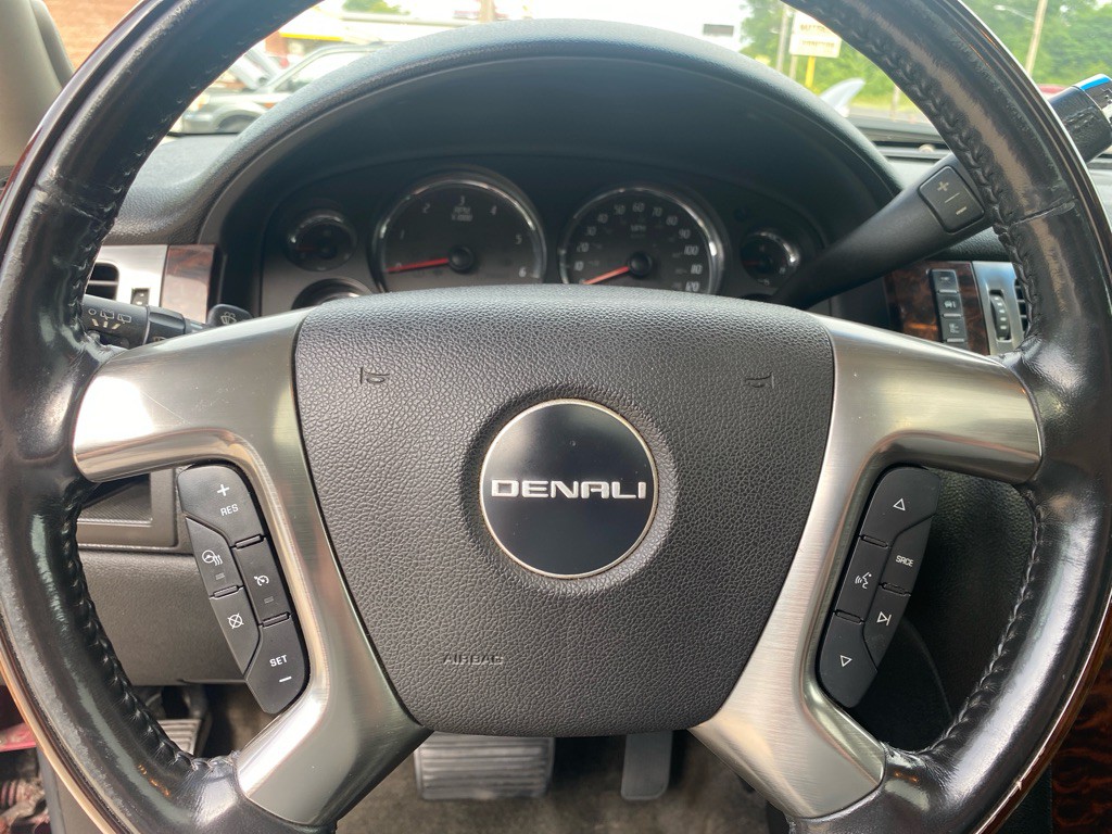 2007 GMC Yukon Image 18