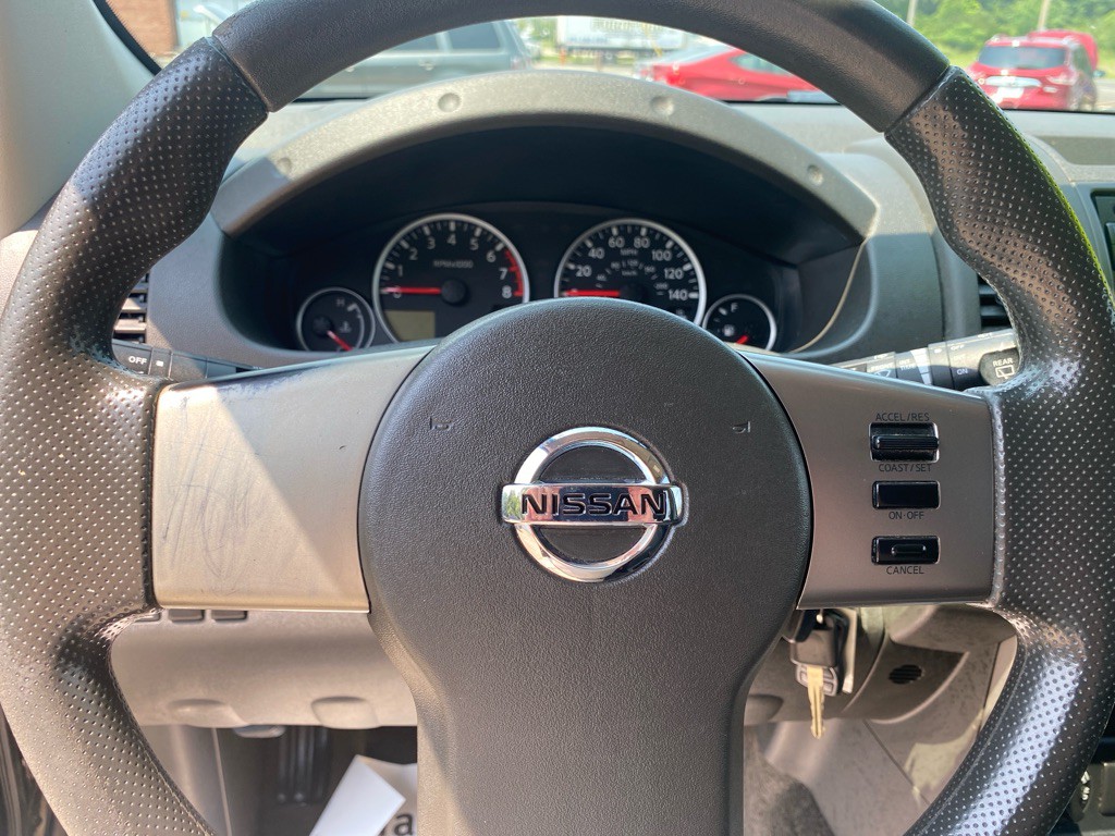2012 Nissan Pathfinder Image 16