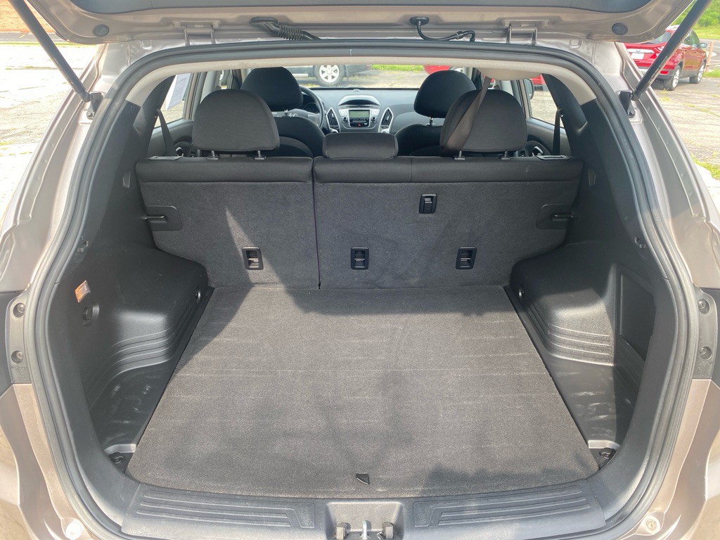 2010 Hyundai Tucson Image 11