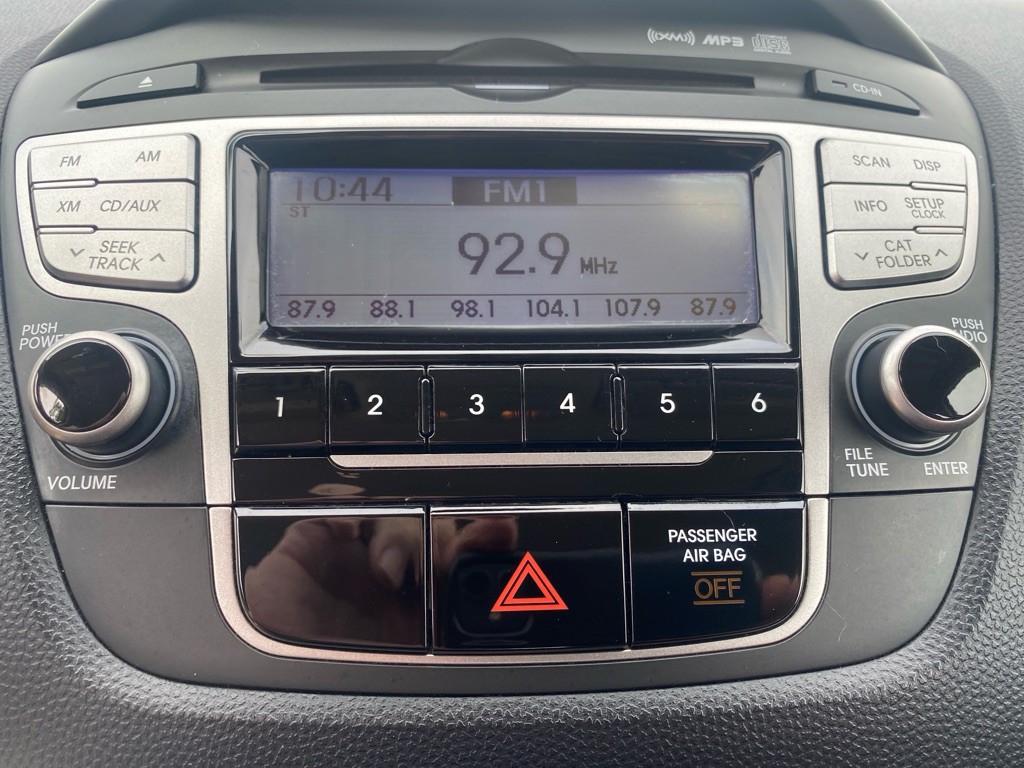 2010 Hyundai Tucson Image 12