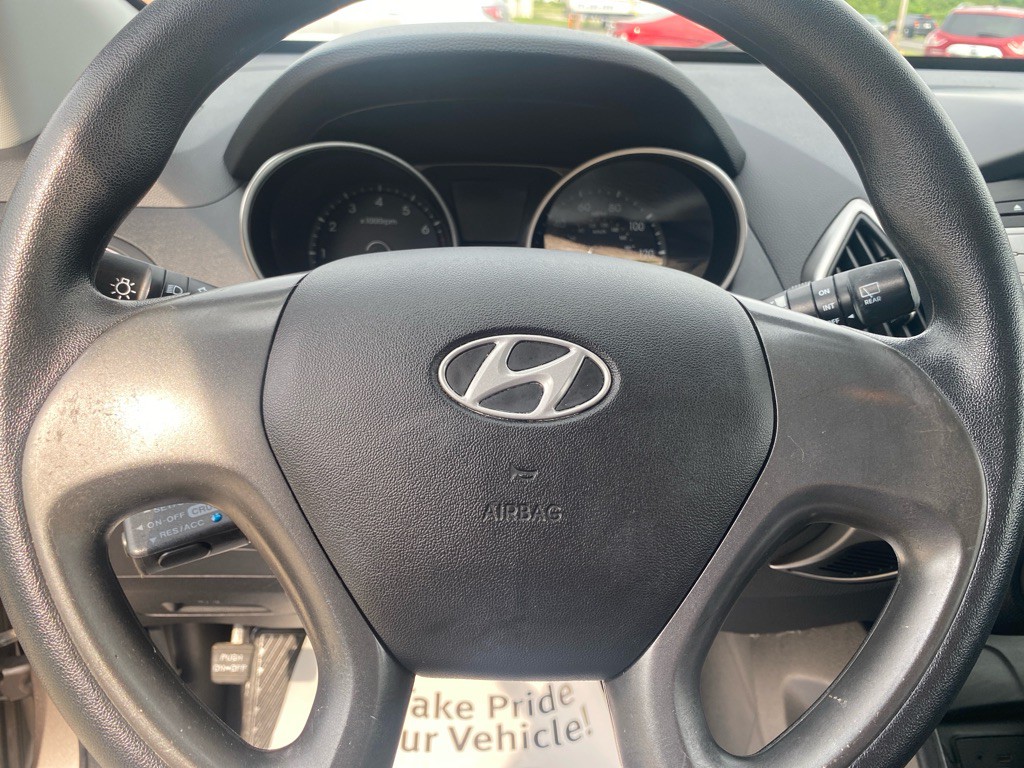 2010 Hyundai Tucson Image 16