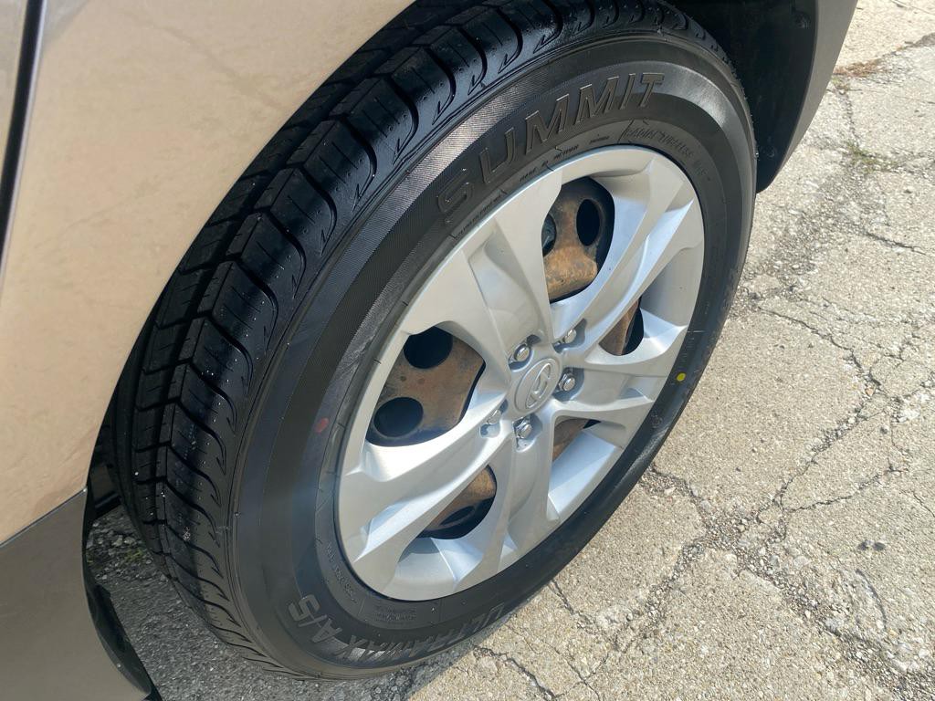 2010 Hyundai Tucson Image 21