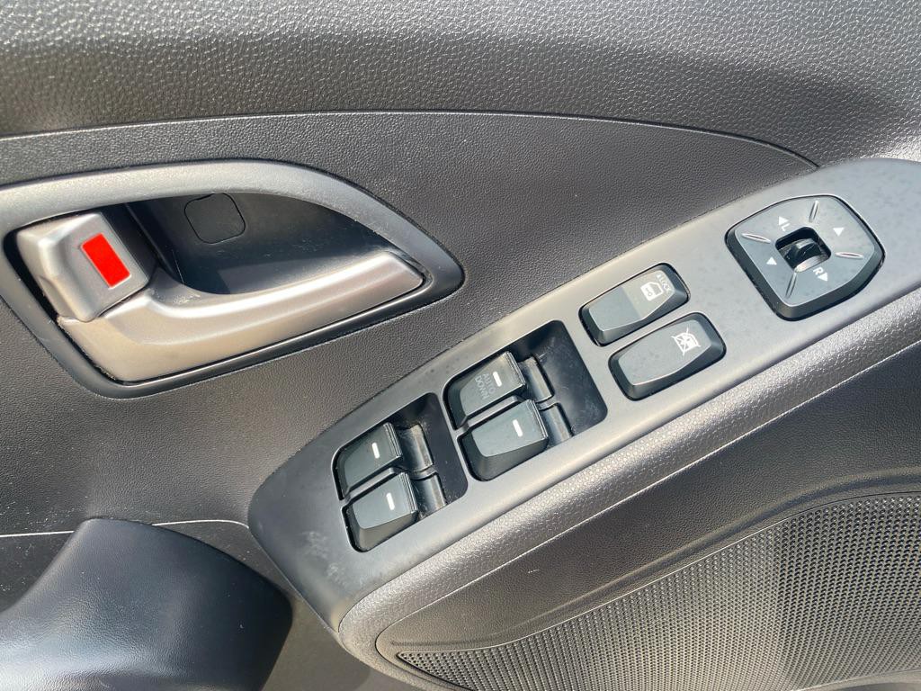 2010 Hyundai Tucson Image 18