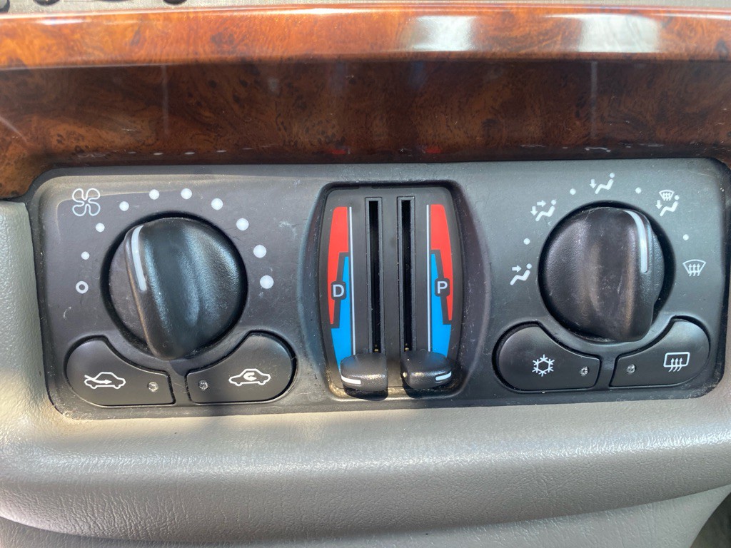2004 Chevrolet Impala Image 13