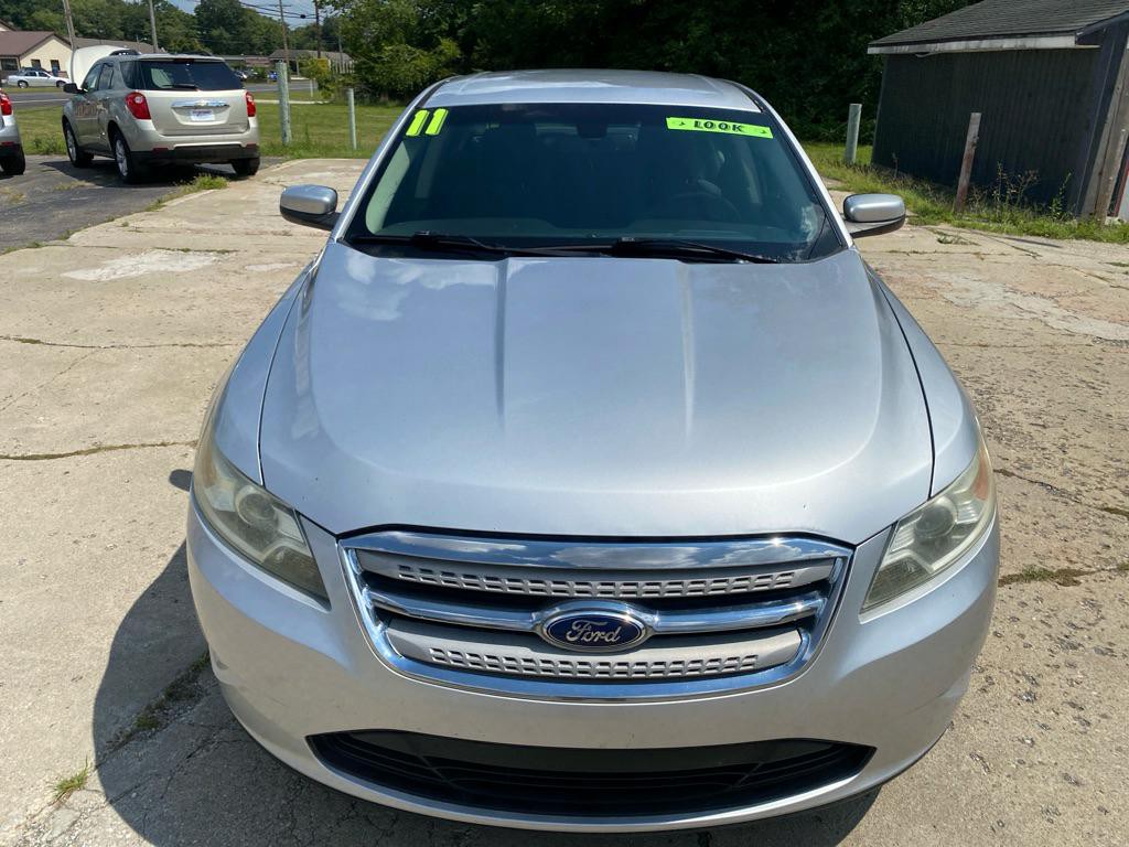 2011 Ford Taurus Image 2
