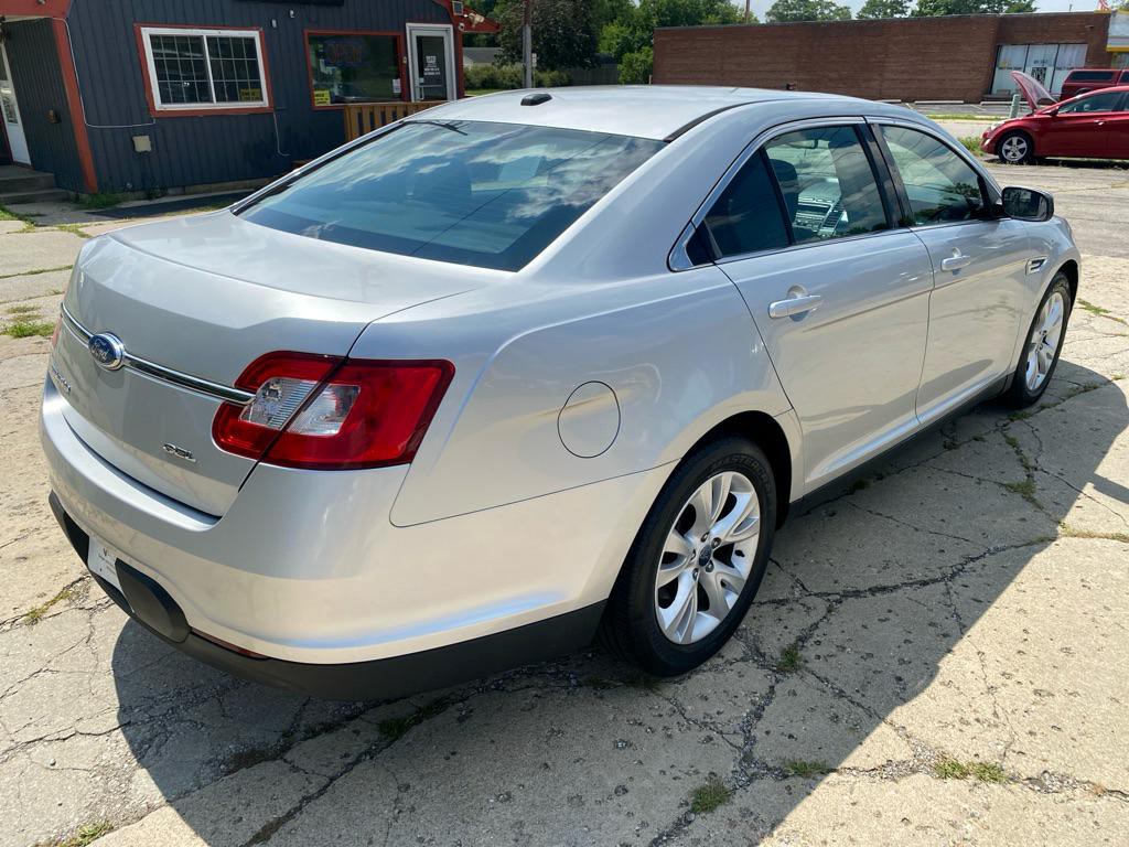 2011 Ford Taurus Image 7