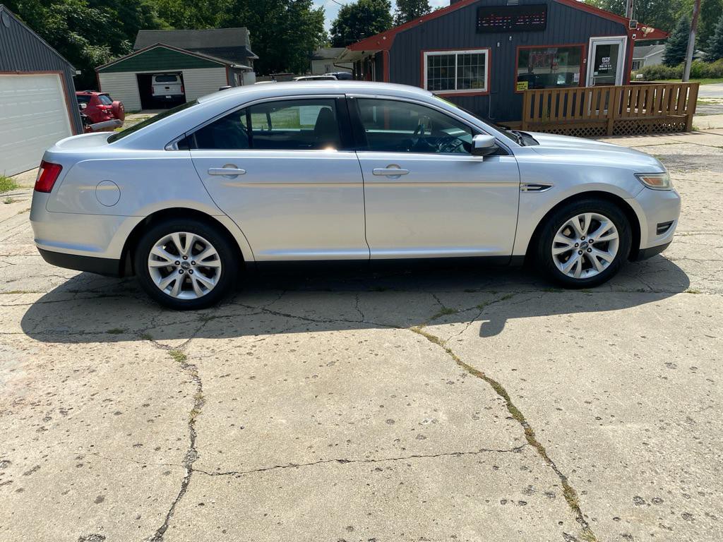 2011 Ford Taurus Image 8