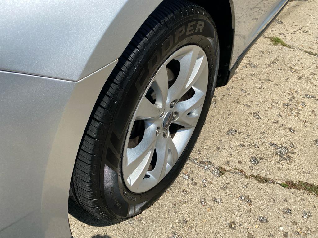 2011 Ford Taurus Image 21