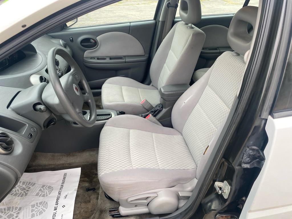 2006 Saturn ION Image 9