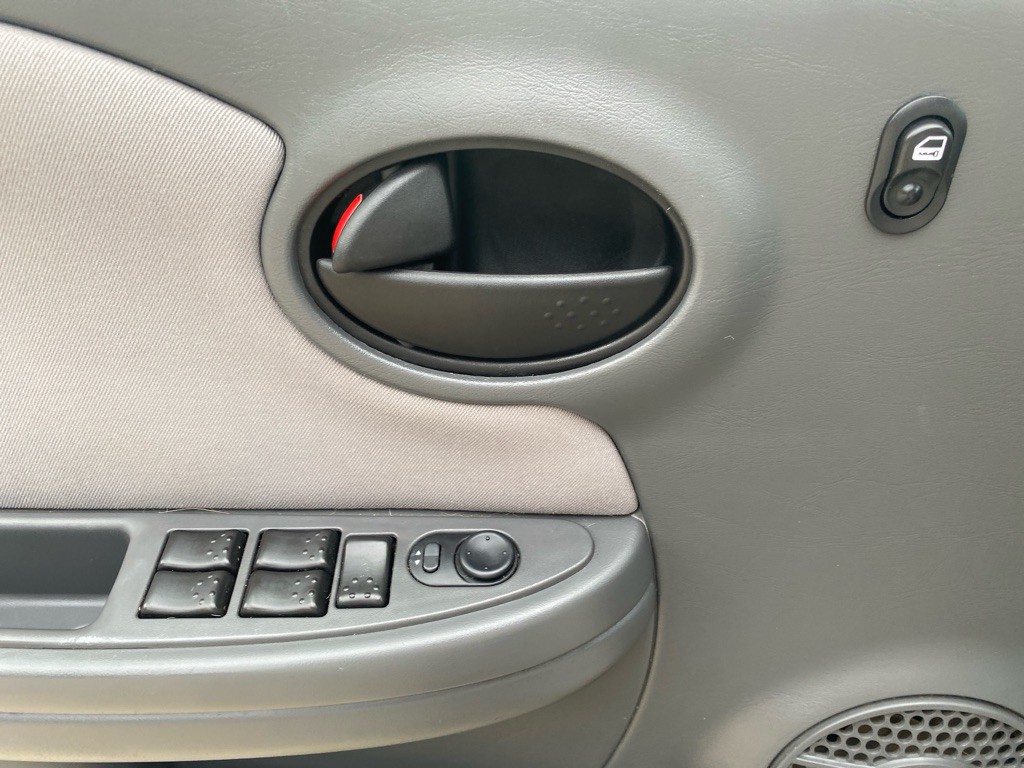 2006 Saturn ION Image 15