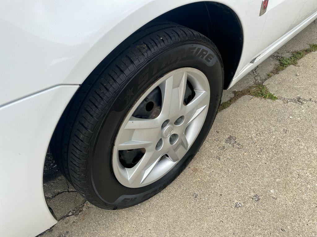 2006 Saturn ION Image 17