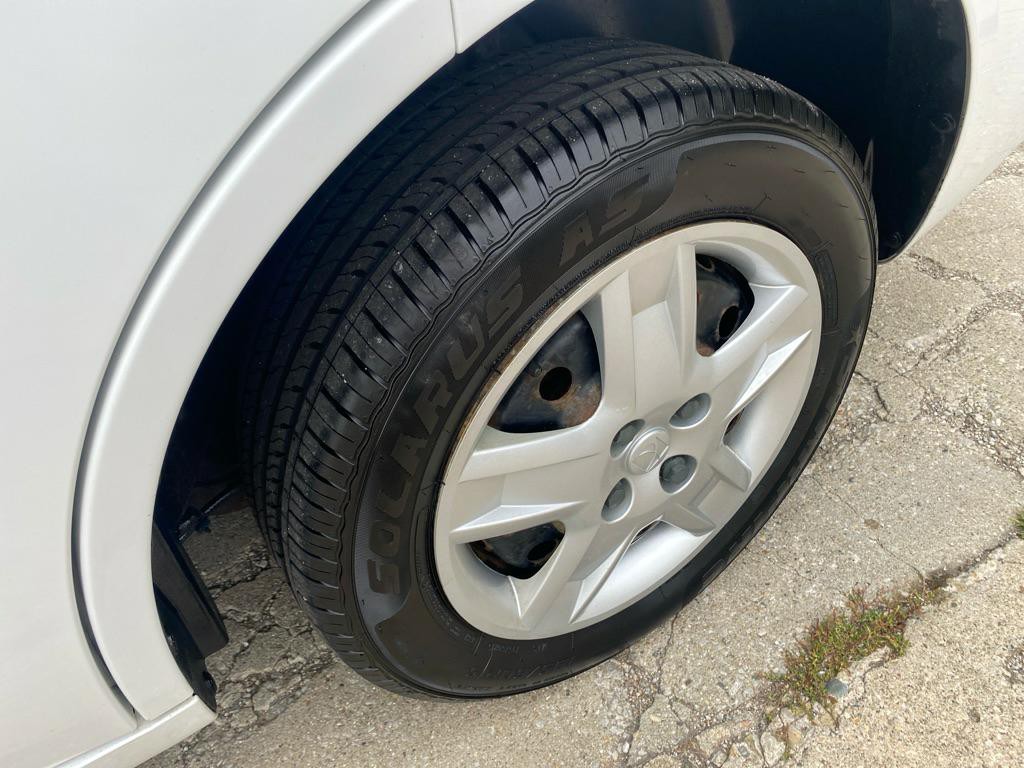 2006 Saturn ION Image 18