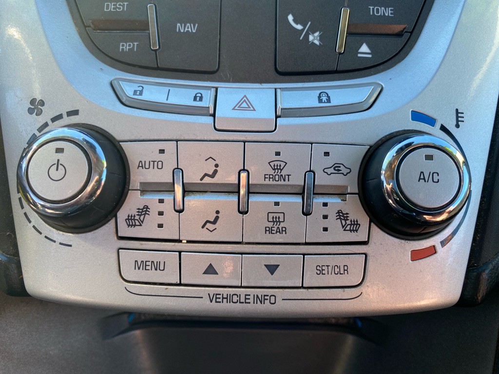 2015 Chevrolet Equinox Image 17