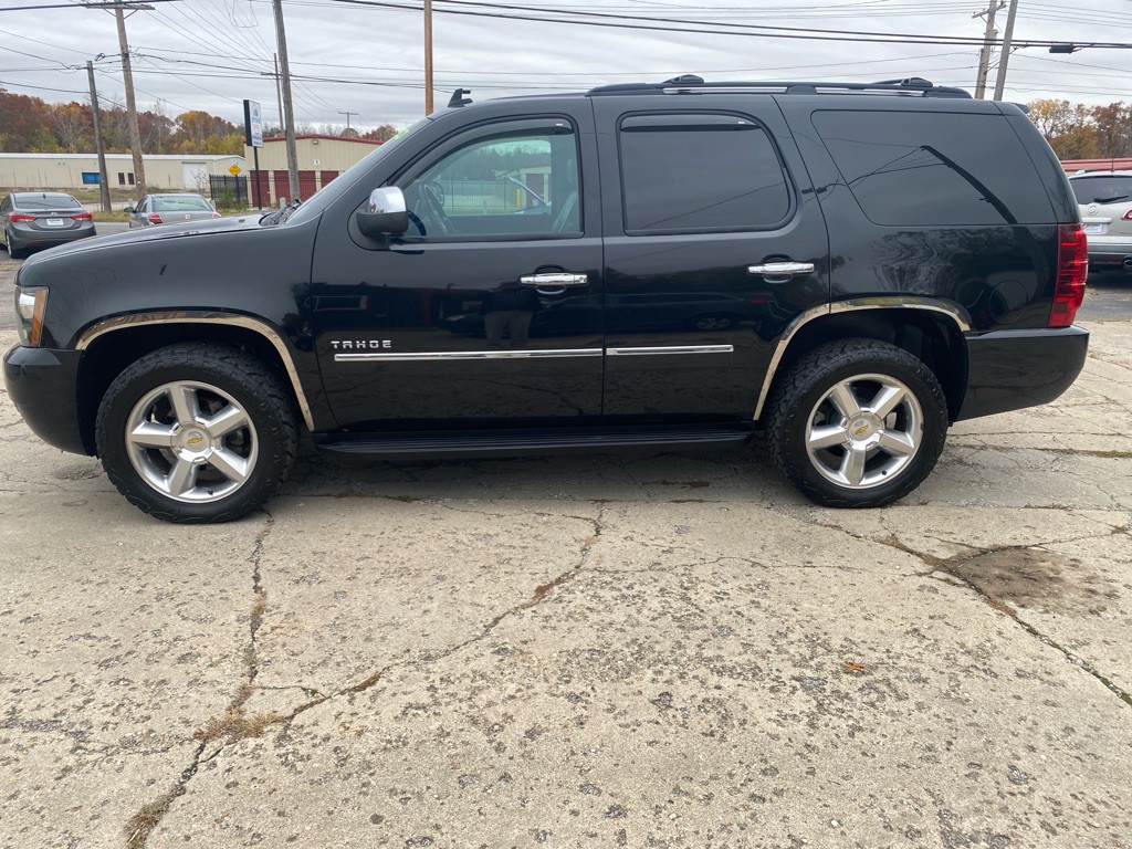 2011 Chevrolet Tahoe Image 4