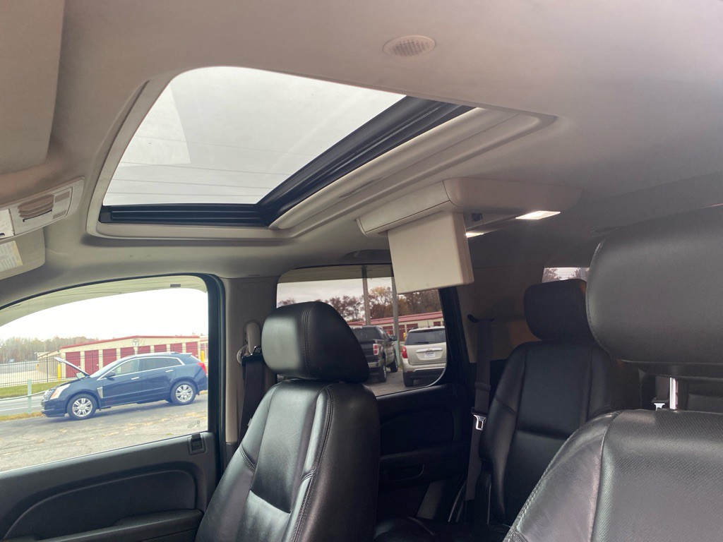 2011 Chevrolet Tahoe Image 12