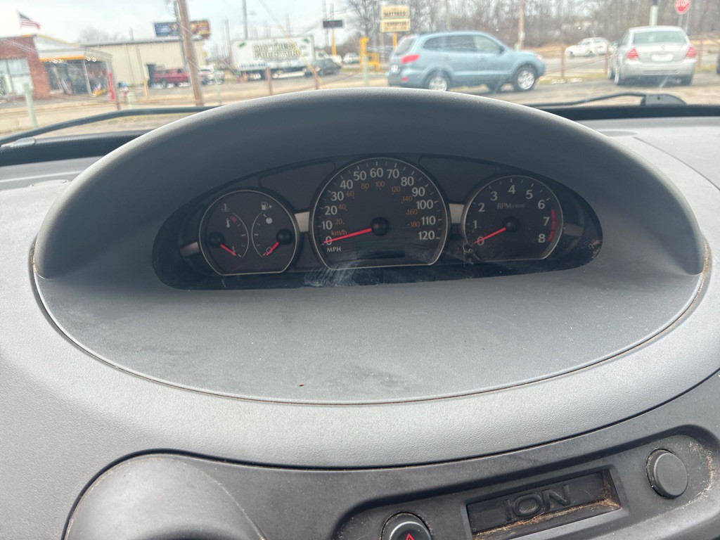 2003 Saturn ION Image 12