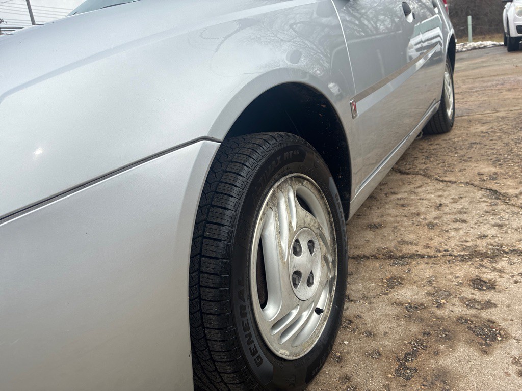 2003 Saturn ION Image 15