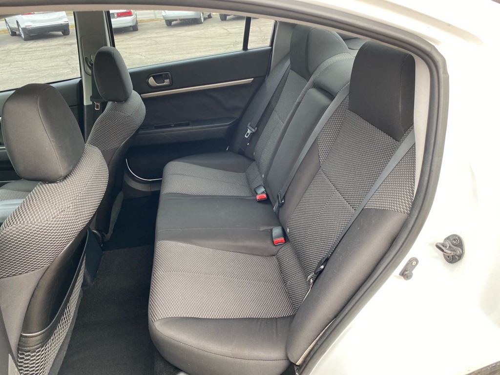 2012 Mitsubishi Galant Image 10