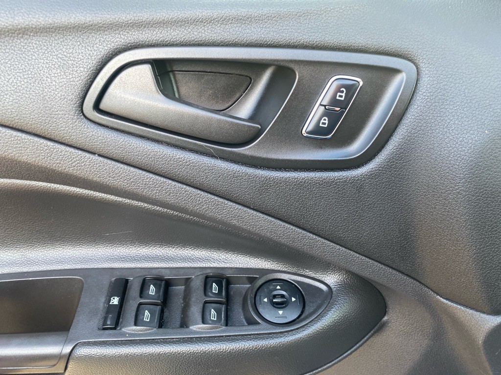 2015 Ford Escape Image 18