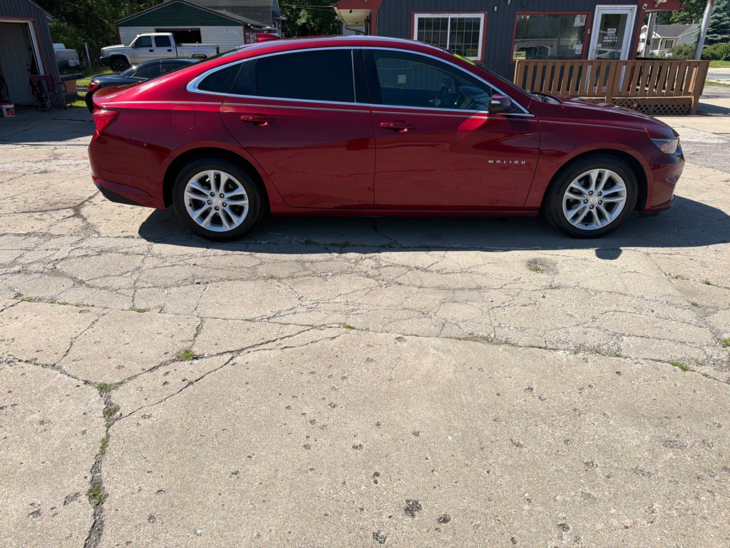 2017 Chevrolet Malibu Image 8