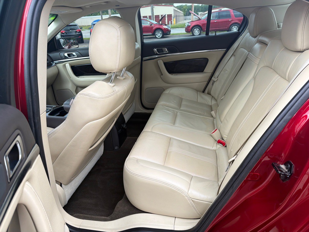 2014 Lincoln MKS Image 10