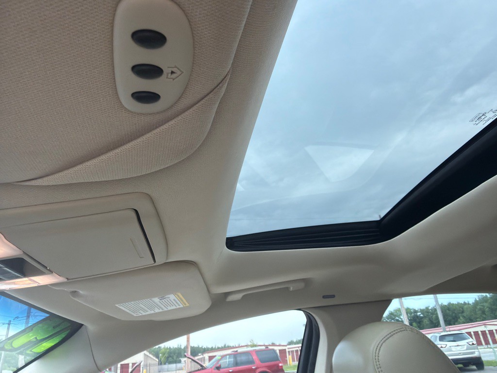 2014 Lincoln MKS Image 16