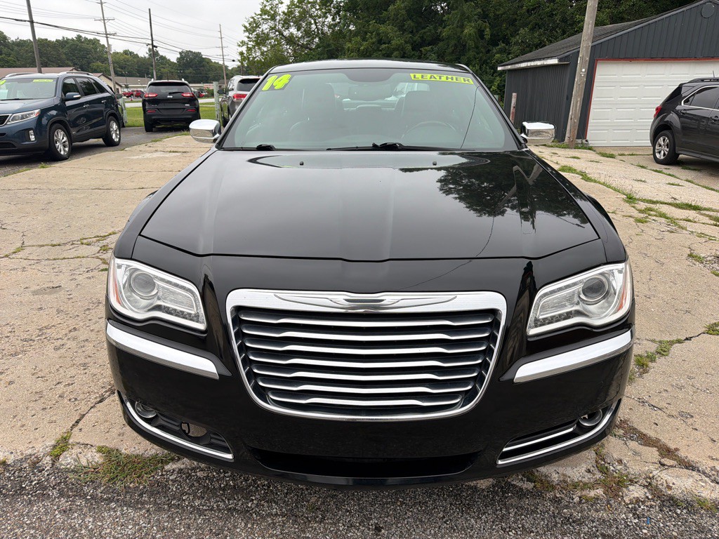 2014 Chrysler 300 Image 2