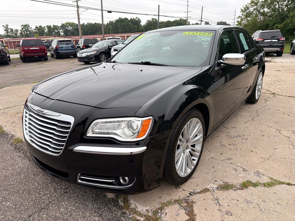 2014 Chrysler 300 Image 3