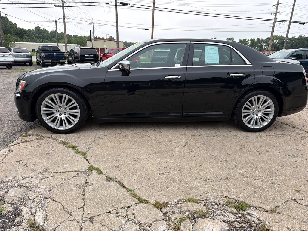 2014 Chrysler 300 Image 4