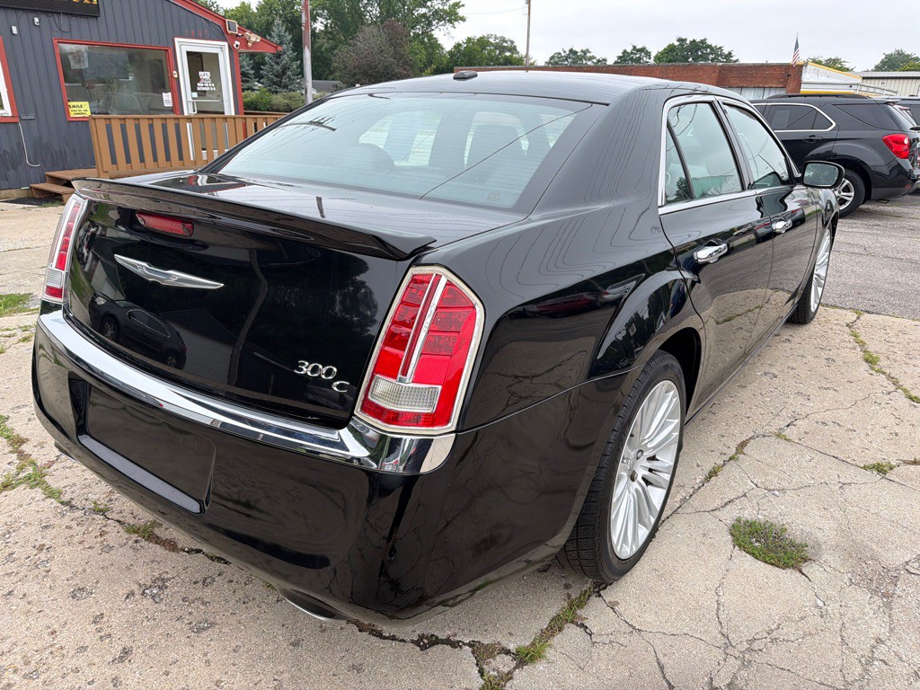2014 Chrysler 300 Image 7