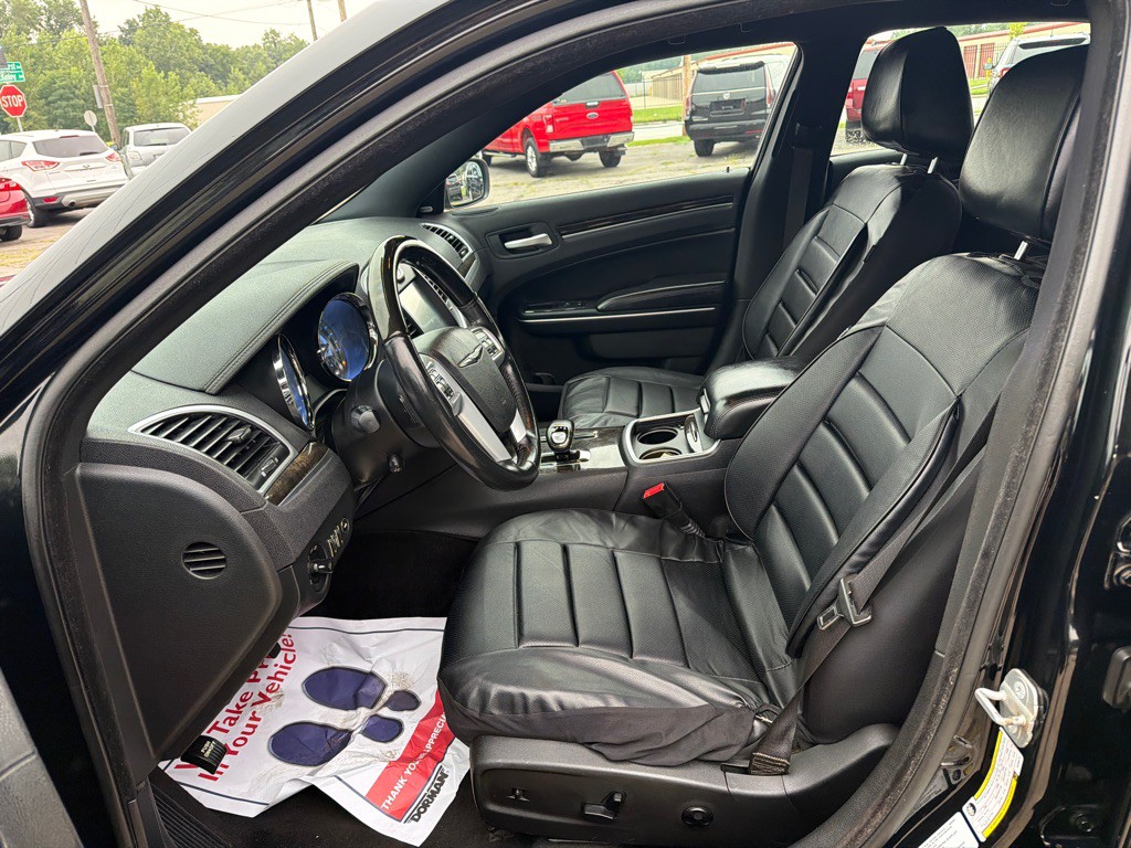 2014 Chrysler 300 Image 10