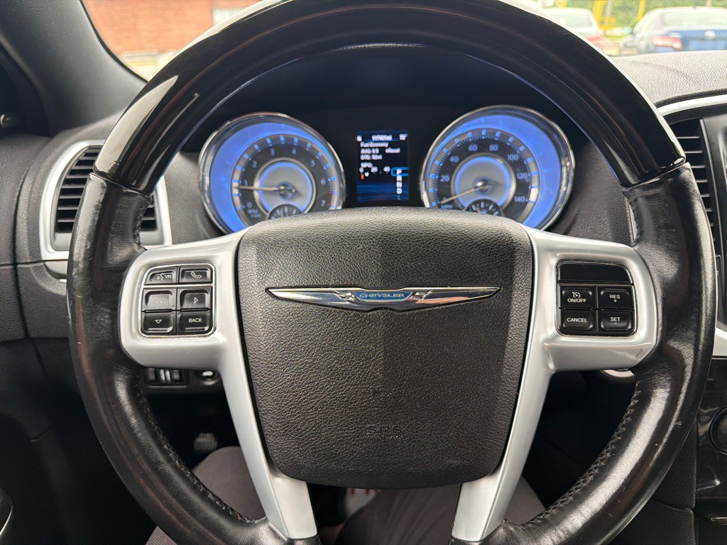 2014 Chrysler 300 Image 12