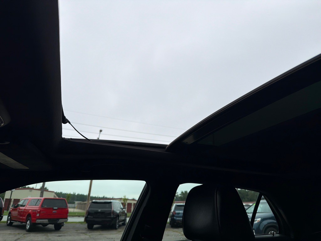 2014 Chrysler 300 Image 16