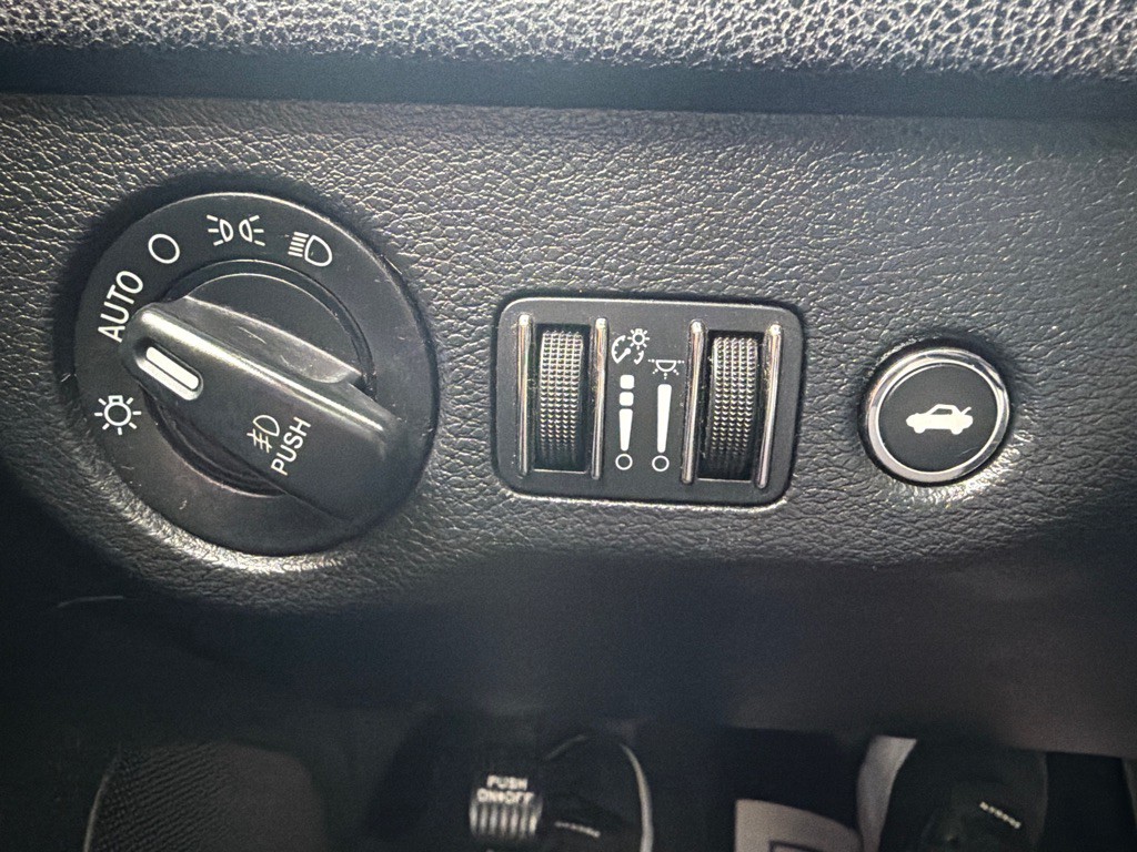 2014 Chrysler 300 Image 19