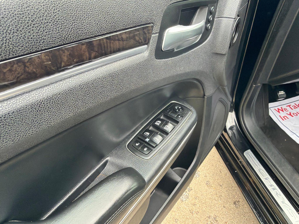 2014 Chrysler 300 Image 20