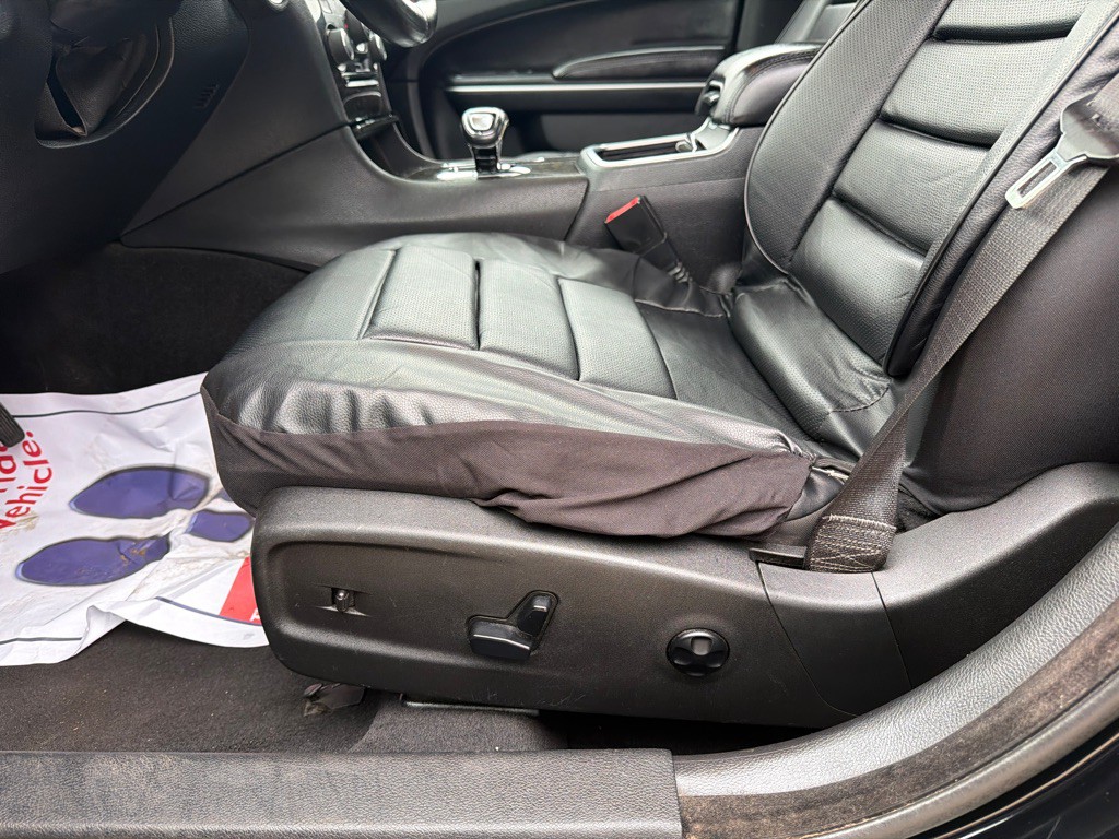 2014 Chrysler 300 Image 21