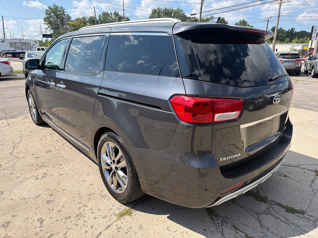 2016 Kia Sedona Image 5