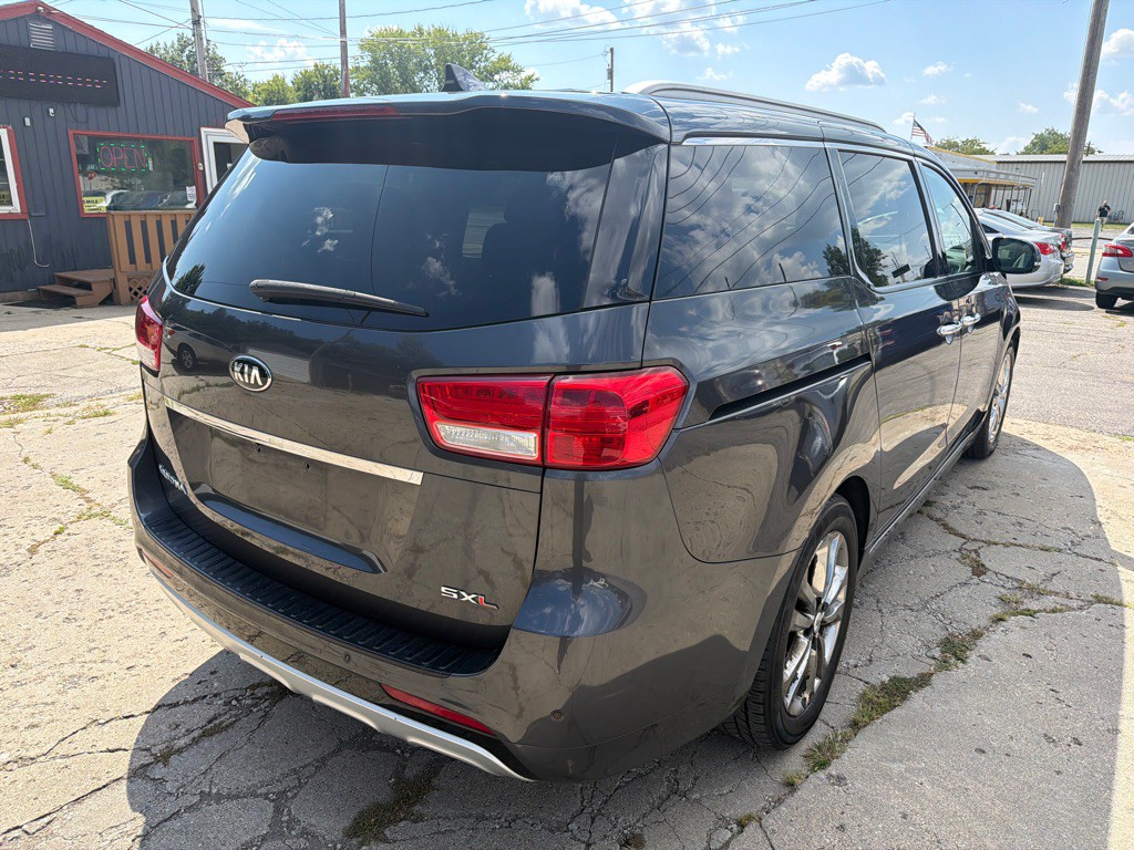 2016 Kia Sedona Image 7