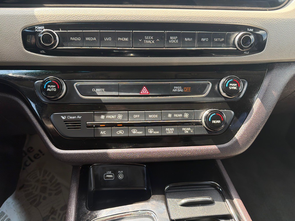 2016 Kia Sedona Image 17