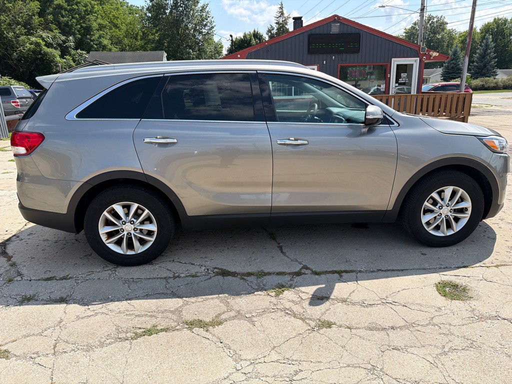2017 Kia Sorento Image 8