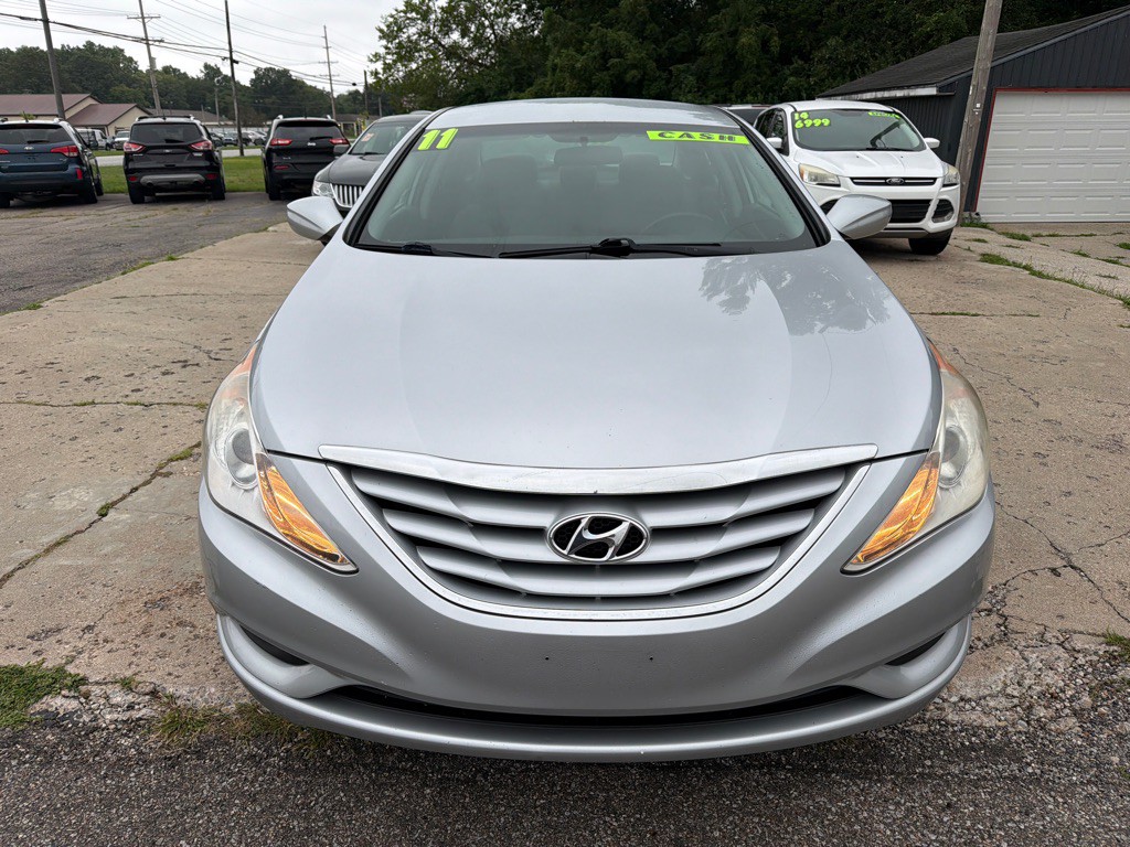 2011 Hyundai Sonata Image 2