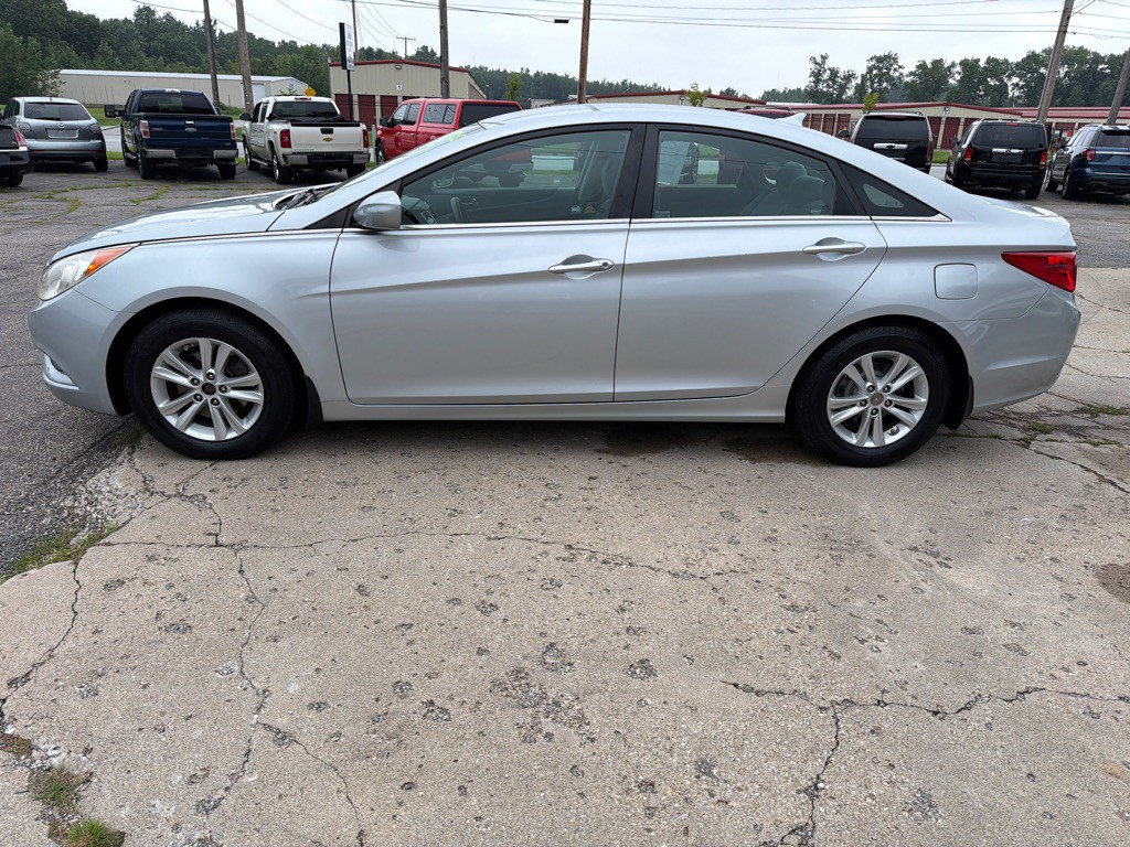 2011 Hyundai Sonata Image 4