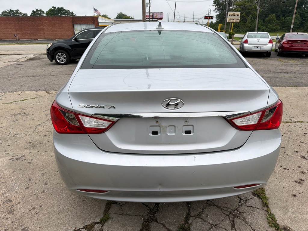 2011 Hyundai Sonata Image 6