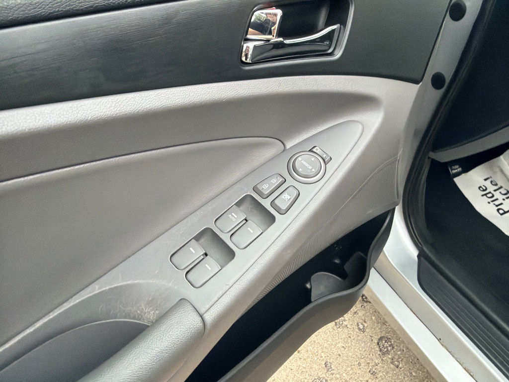 2011 Hyundai Sonata Image 16
