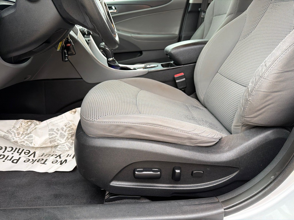 2011 Hyundai Sonata Image 17