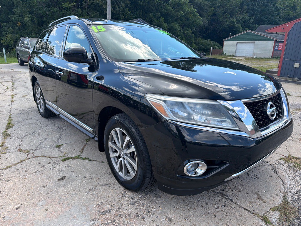 2015 Nissan Pathfinder Image 1