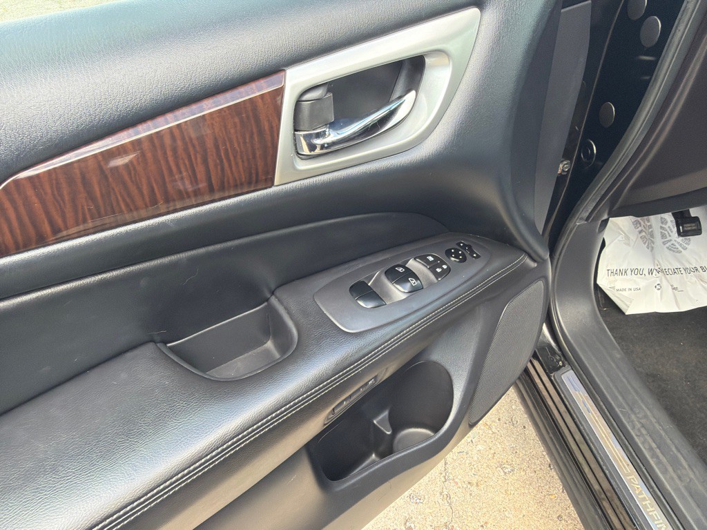 2015 Nissan Pathfinder Image 21